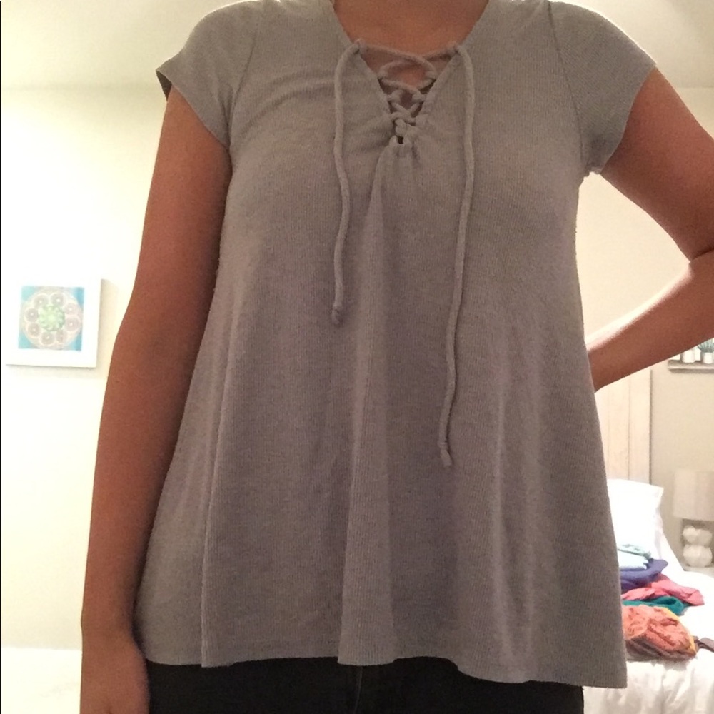 hollister grey shirt